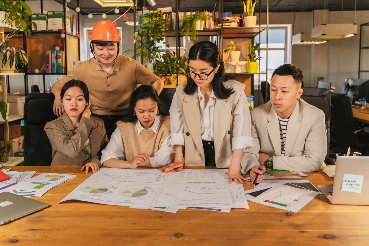 B2B SaaS growth team planning a pipeline strategy
